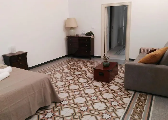לינה וארוחת בוקר Del Parlamento 3*
