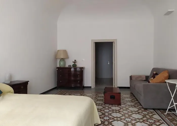 לינה וארוחת בוקר Del Parlamento 3*
