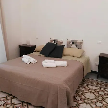 Del Parlamento 3* Παλέρμο